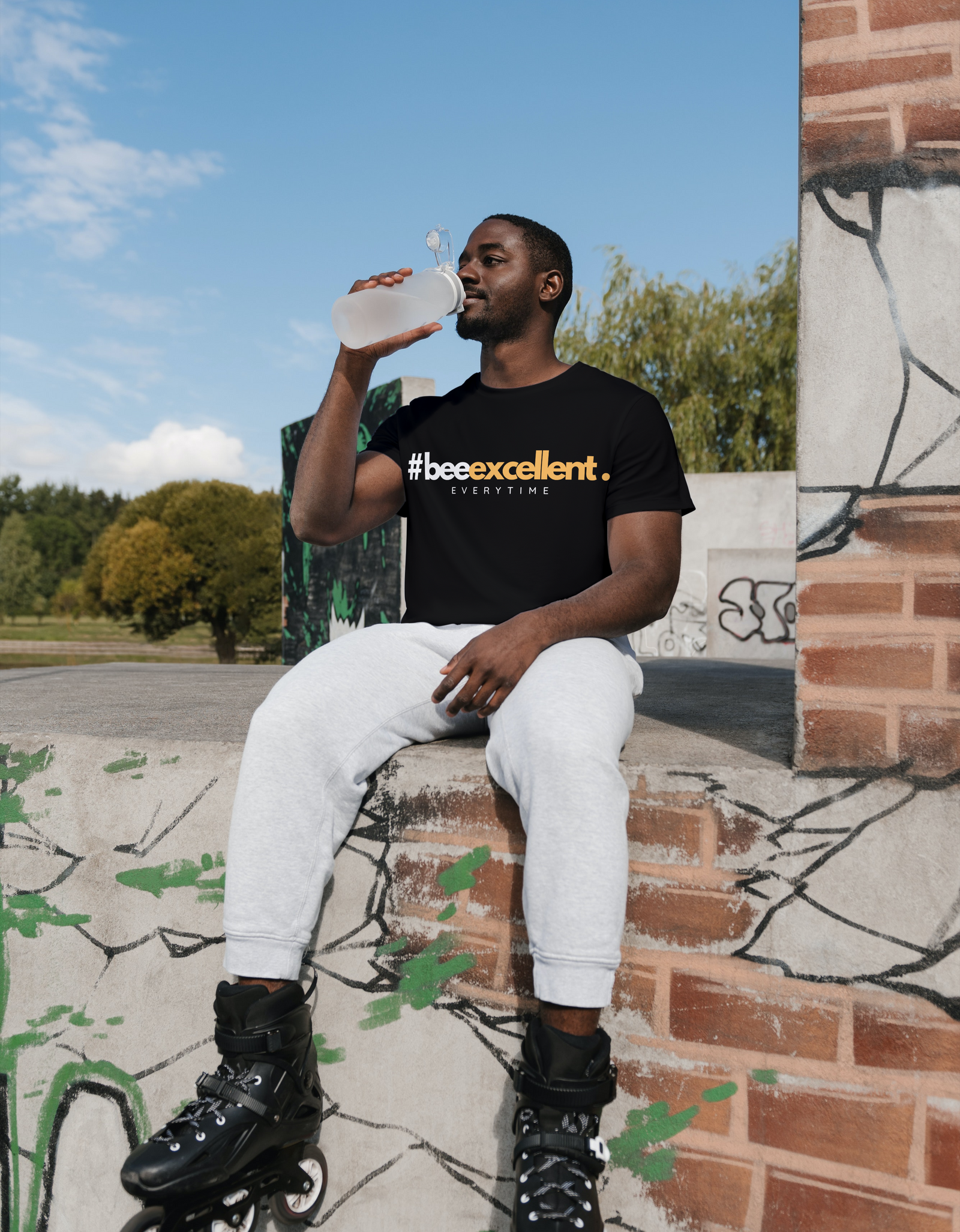 BeeExcellent in Black Short Sleeve Unisex T-shirt